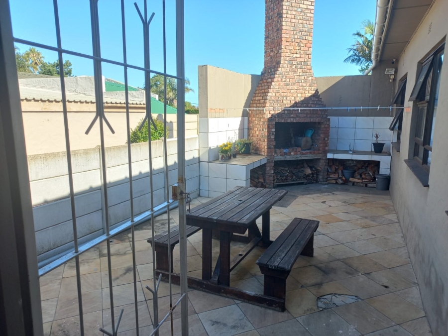 4 Bedroom Property for Sale in Denneoord Western Cape